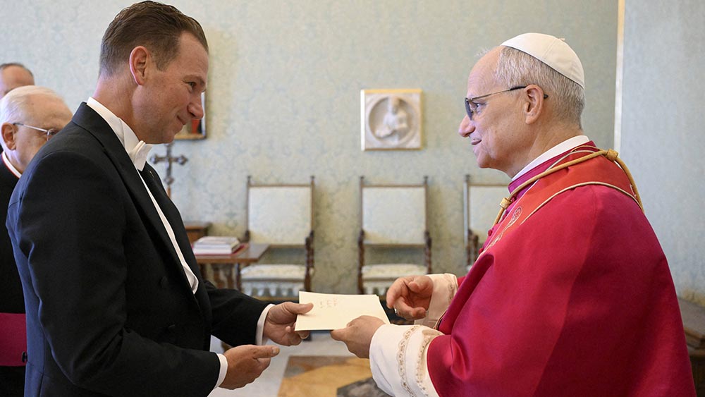 Brian Burch (li.) ist der US-Botschafter im Vatikan bei Papst Leo XIV.
