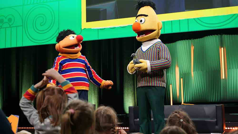 Die Corporation for Public Broadcasting finanzierte in den USA lokales TV und Radio und Programme wie die berühmte "Sesamstraße"