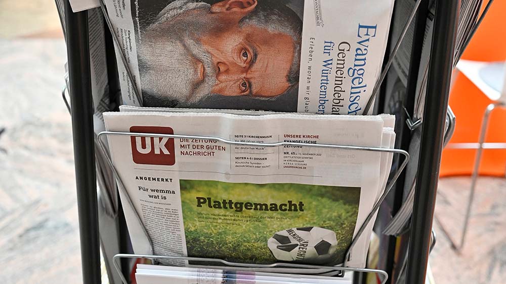 In Deutschland erscheinen mehrere evangelischen Wochenzeitungen wie die UK/Unsere Kirche in Bielefeld