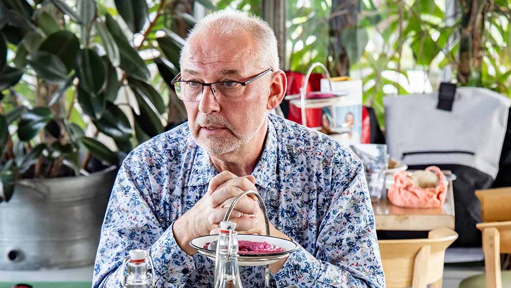 Uwe Müller gründete trotz staatlichen Misstrauens die erste Telefonseelsorge in der DDR – nun, vierzig Jahre später, geht er in den Ruhestand (Archivbild von 2024)