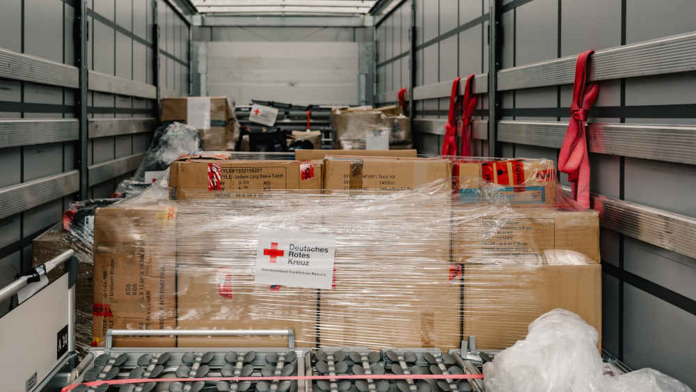 Freiwillige Helfer bringen seit Jahren lebenswichtige Güter in die Ukraine
