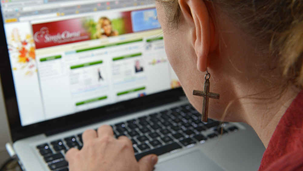 Mehrheit der unter 30-Jährigen datet online