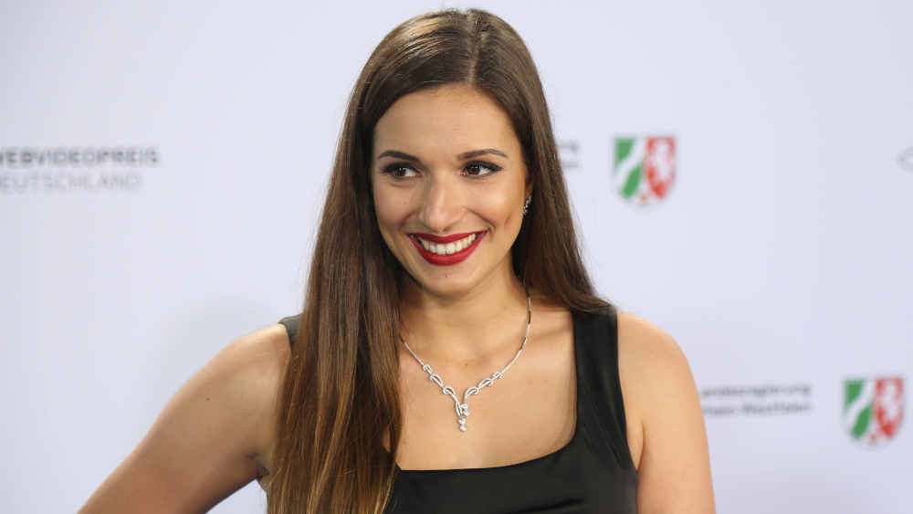 Food-Creatorin Saliha Özcan wird für ihr Engagement im Lesen ausgezeichnet