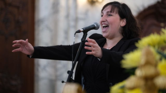 Rund 18.000 Biker haben nach Polizeiangaben am Sonntag (16.06.2019) am 36. Motorradgottesdienst (Mogo) am Hamburger Michel teilgenommen. (Foto: Live-Gesang von Jessy Martens beim Gottesdienst) Nach dem Gottesdienst startete gegen 13 Uhr der Konvoi ueber die Elbbruecken Richtung Buchholz (Nordheide), wo anschliessend das Fest "Biker Traeume Buchholz" gefeiert wurde. Der Hamburger Mogo ist weltweit die groesste Veranstaltung seiner Art. (Siehe-epd-Meldung vom 16.06.2019)
*** Local Caption *** 00396340