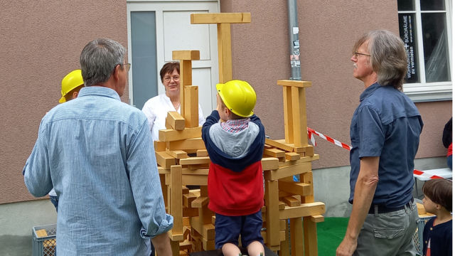 Kinder als kleine Baumeister auf Kirchenmeile Kinder als kleine Baumeister auf Kirchenmeile