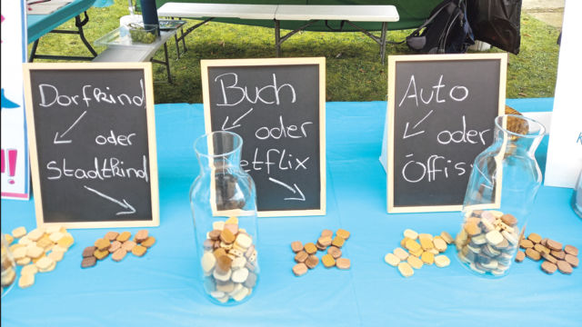 Stand der Ev. Jugend der EKBO mit "Wahlo-Mat" Stand der Ev. Jugend der EKBO mit "Wahlo-Mat"